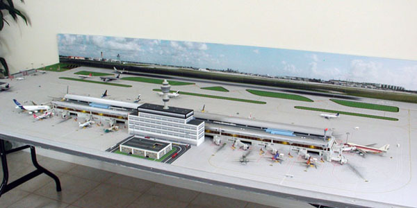 1-400-model-airport-single-runway-gemini-4-foils-airport-diorama-designs