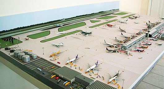 Herpa Wings 519762 Airport Hangar Assembly Kit 1:500 