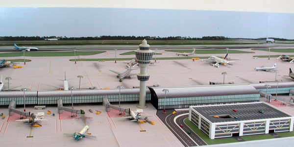 background-1-model-airport-600